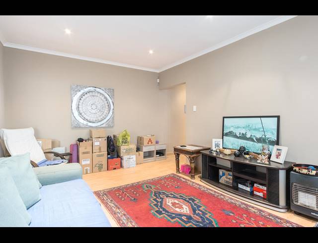 2 BEDROOM HOUSE TO LET IN WOODSTOCK